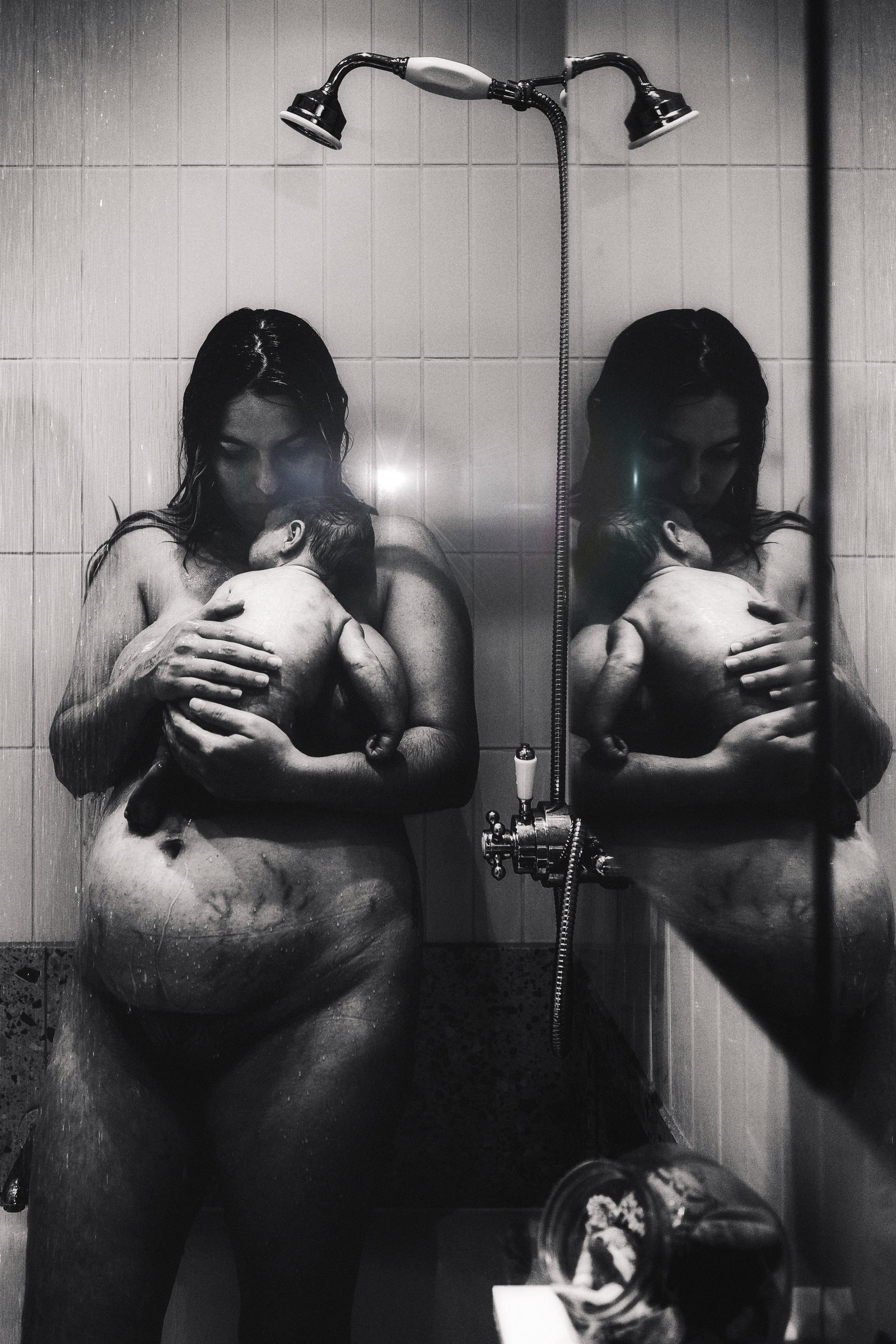 Solene and Juno reflected together in the bathroom mirror
